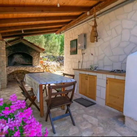 Robizonska Kuca Jure Пашман