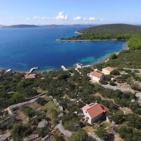 Robizonska Kuca Jure בית נופש *