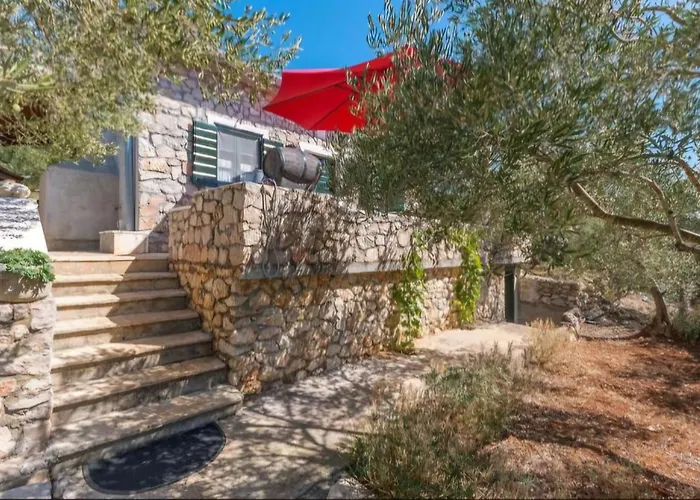 Robizonska Kuca Jure Pašman