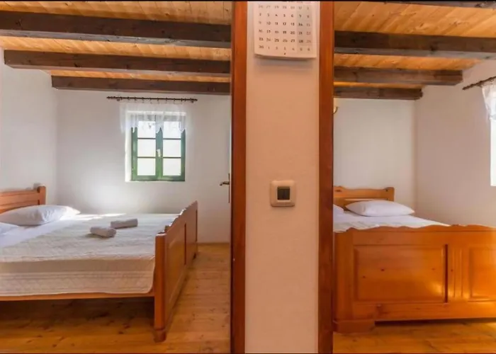 Robizonska Kuca Jure * Pašman