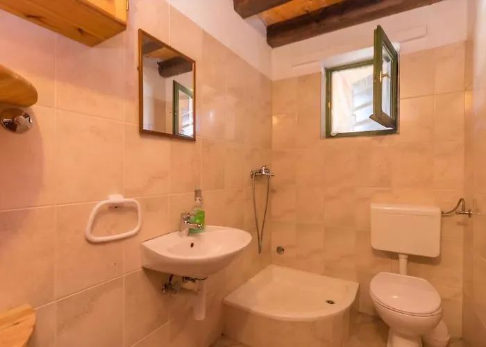 Robizonska Kuca Jure Pašman