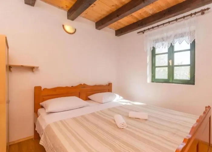 Robizonska Kuca Jure Nyaraló