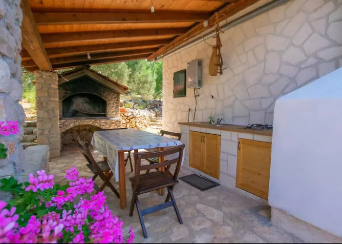 Robizonska Kuca Jure Pašman